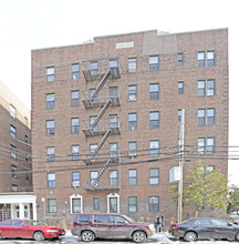 83-02 Cornish Ave in Flushing, NY - Building Photo - Building Photo