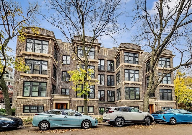 property at 5600 S Blackstone Ave