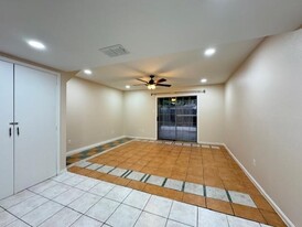 1300 Hillside Rd in Laredo, TX - Building Photo - Building Photo