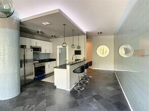 1 S Eola Dr in Orlando, FL - Building Photo - Building Photo