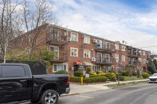 2367 E 19th St in Brooklyn, NY - Foto de edificio - Building Photo