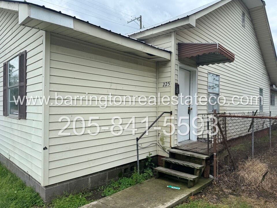 225 50th St in Fairfield, AL - Building Photo