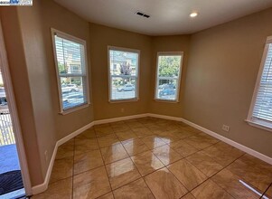 279 Estabrook St in San Leandro, CA - Building Photo - Building Photo