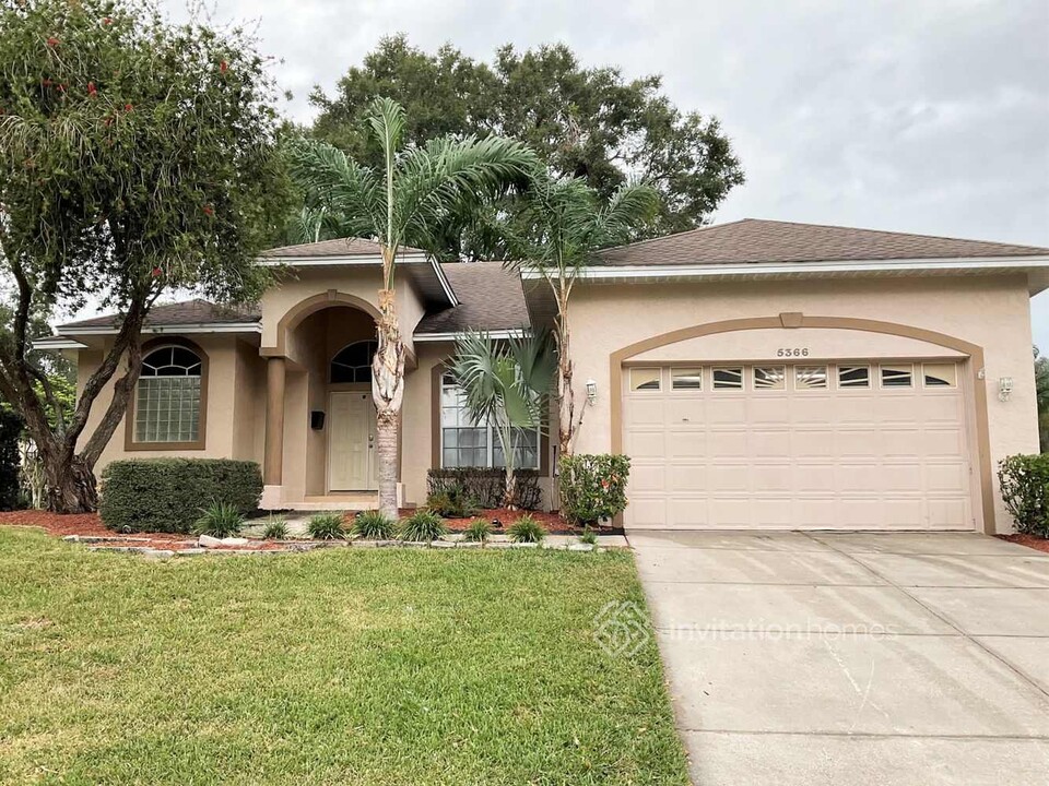 5366 Longleaf Ct in Lakeland, FL - Foto de edificio