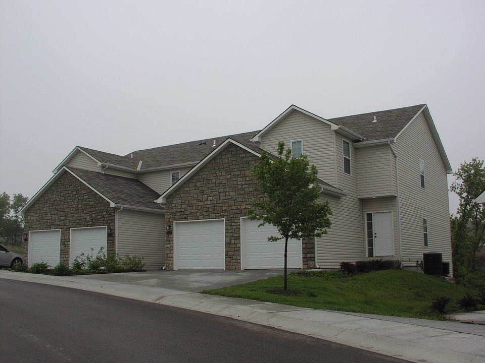 Lee Mill Village Townhomes in Manhattan, KS - Foto de edificio