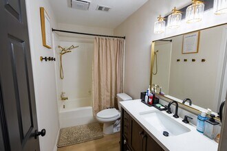 604 Avondale Ave in Bryan, TX - Building Photo - Building Photo