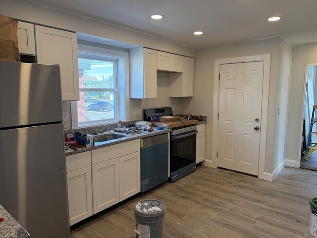 74 Highland Ave, Unit 1 in Malden, MA - Building Photo - Building Photo