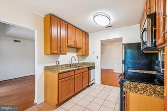 300 Hilltop Ln in Annapolis, MD - Building Photo - Building Photo