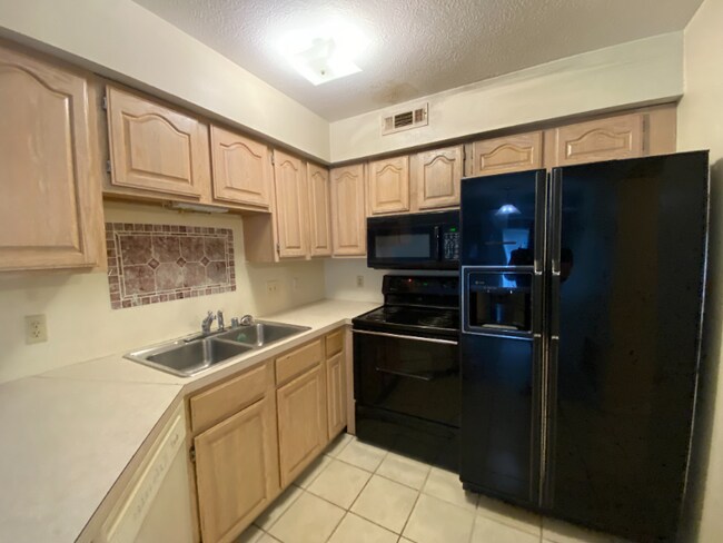 1811 Central Blvd in Bull Shoals, AR - Foto de edificio - Building Photo