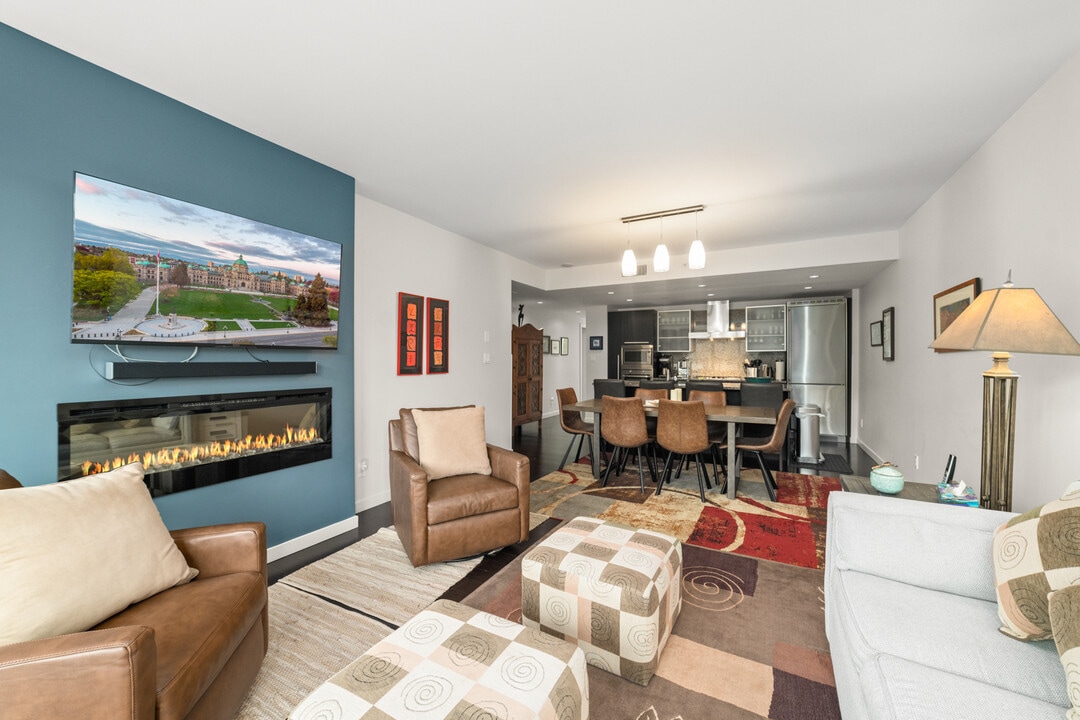 707 Courtney St in Victoria, BC - Building Photo