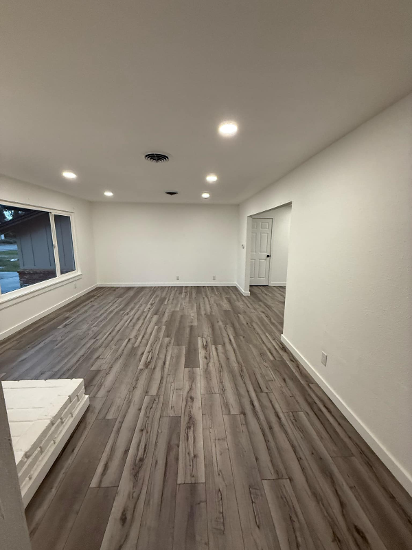 4552 Alta Mesa Dr in Redding, CA - Foto de edificio - Building Photo