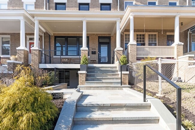 4514 15th St NW in Washington, DC - Foto de edificio - Building Photo