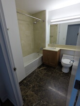 389 Washington St, Unit 23G in Jersey City, NJ - Building Photo - Building Photo