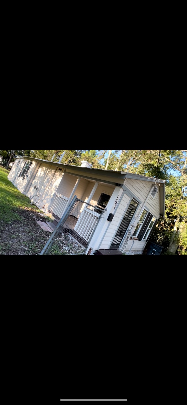 property at 1504 S Hopkins St