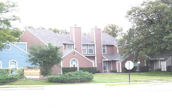 Hidden Oaks Townhomes in Irving, TX - Building Photo - Building Photo