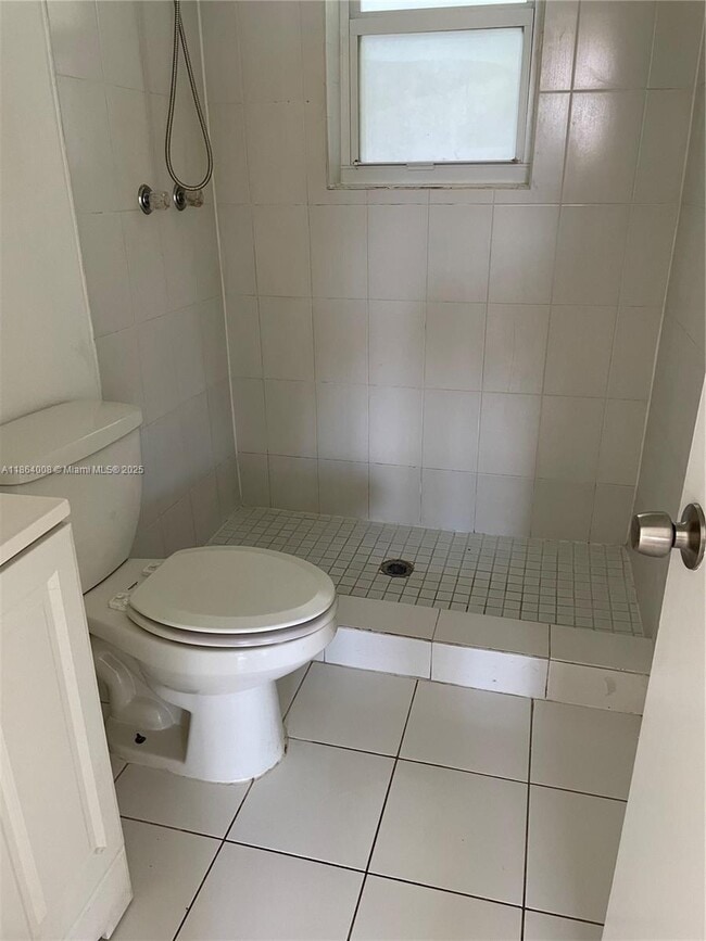 1095 N 59th Ave in Hollywood, FL - Building Photo - Building Photo