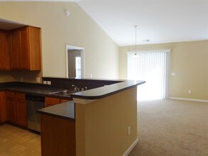 5015 Whitfield Ct in Summerville, SC - Foto de edificio - Building Photo