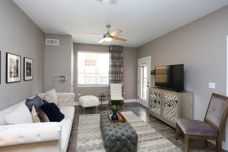 500 Station in Aurora, IL - Building Photo - Interior Photo