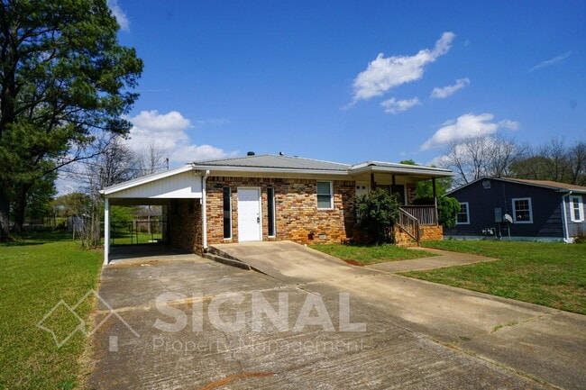 2425 Circle Dr in Hueytown, AL - Building Photo - Building Photo