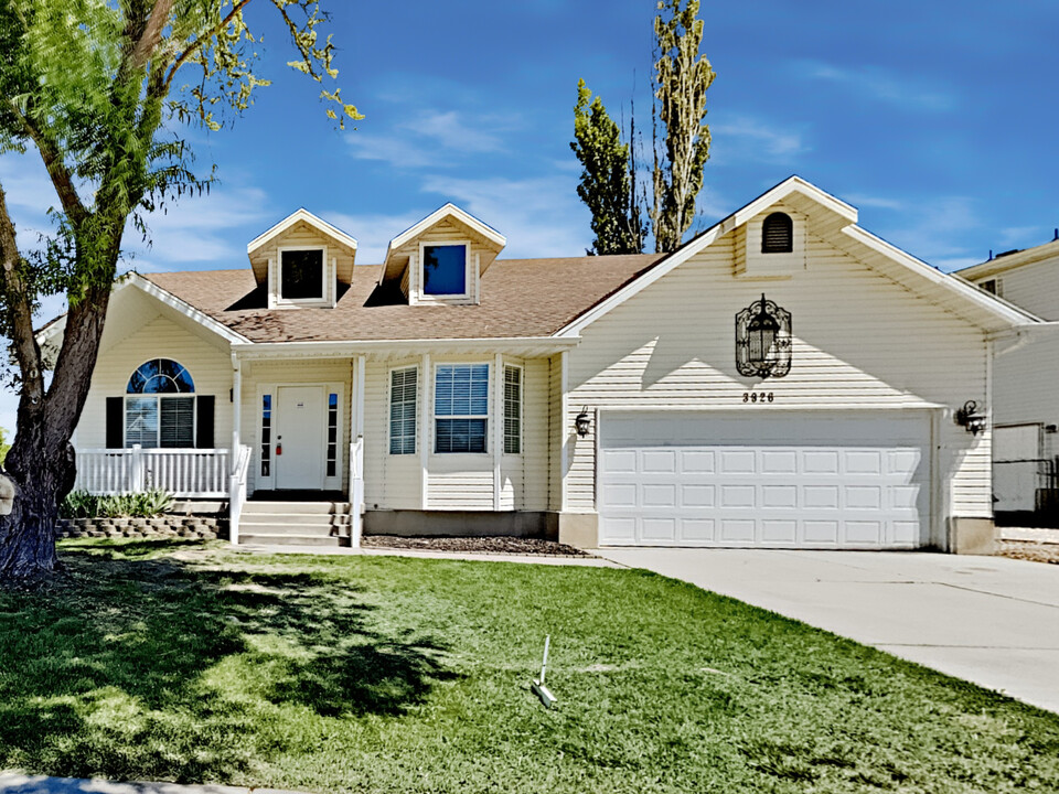 3926 W 4650 S in Roy, UT - Building Photo