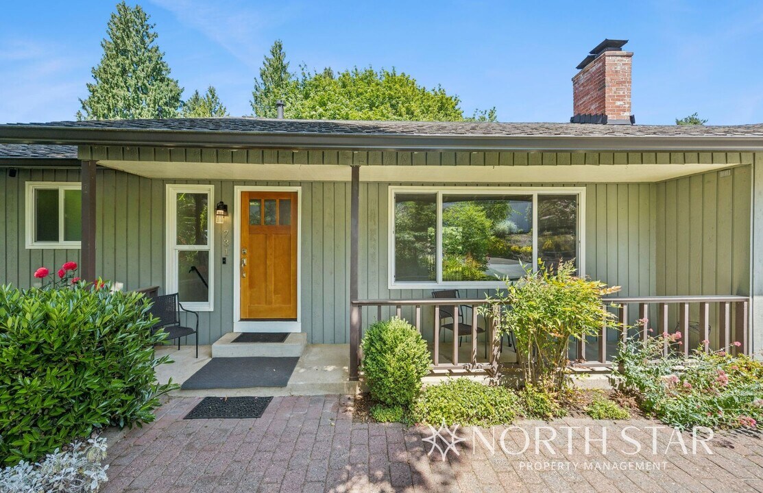 731 Briercliff Ln in Lake Oswego, OR - Building Photo