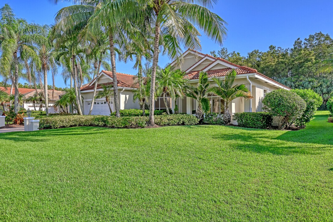 22 Windward Isle in Palm Beach Gardens, FL - Building Photo