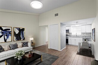 13046 Leverington St in Tampa, FL - Foto de edificio - Building Photo