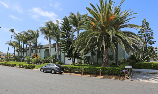 St. Malo Surf Apartments in Oceanside, CA - Building Photo - Building Photo