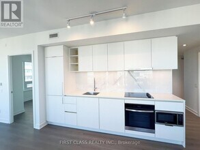 8-4318 Wellesley St W in Toronto, ON - Building Photo - Building Photo