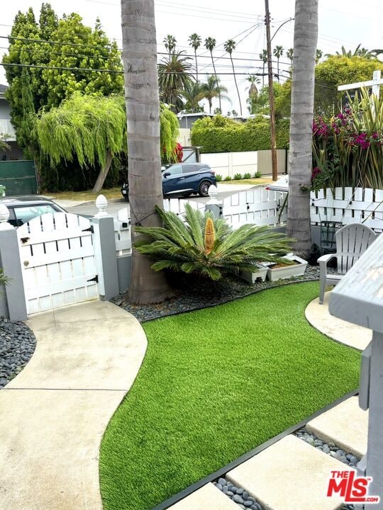 664 Marr St in Los Angeles, CA - Building Photo - Building Photo