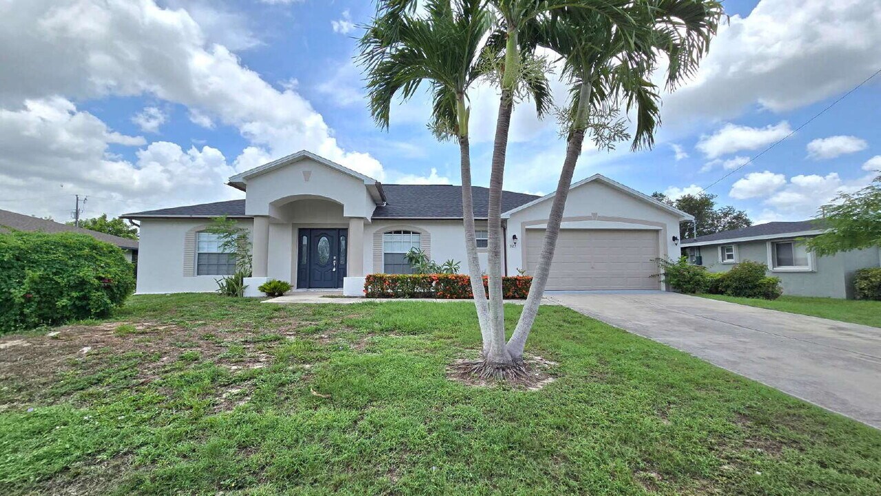923 SE 23rd Terrace in Cape Coral, FL - Building Photo