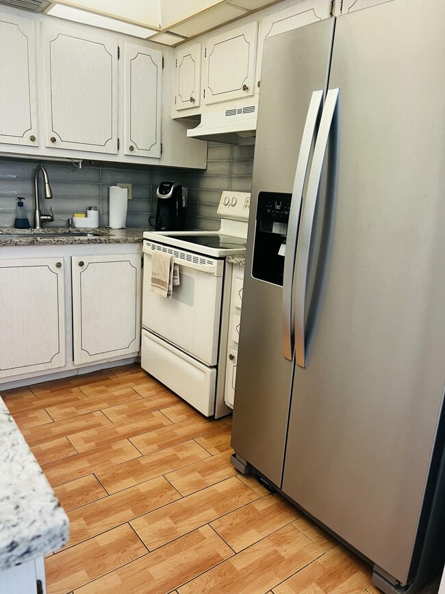 42 Coventry B in West Palm Beach, FL - Building Photo - Building Photo