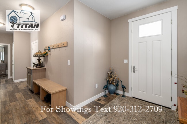 1012 Faith Ct in Greenville, WI - Building Photo - Building Photo