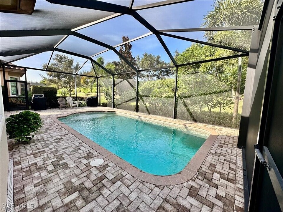 9061 Isla Bella Cir in Bonita Springs, FL - Building Photo