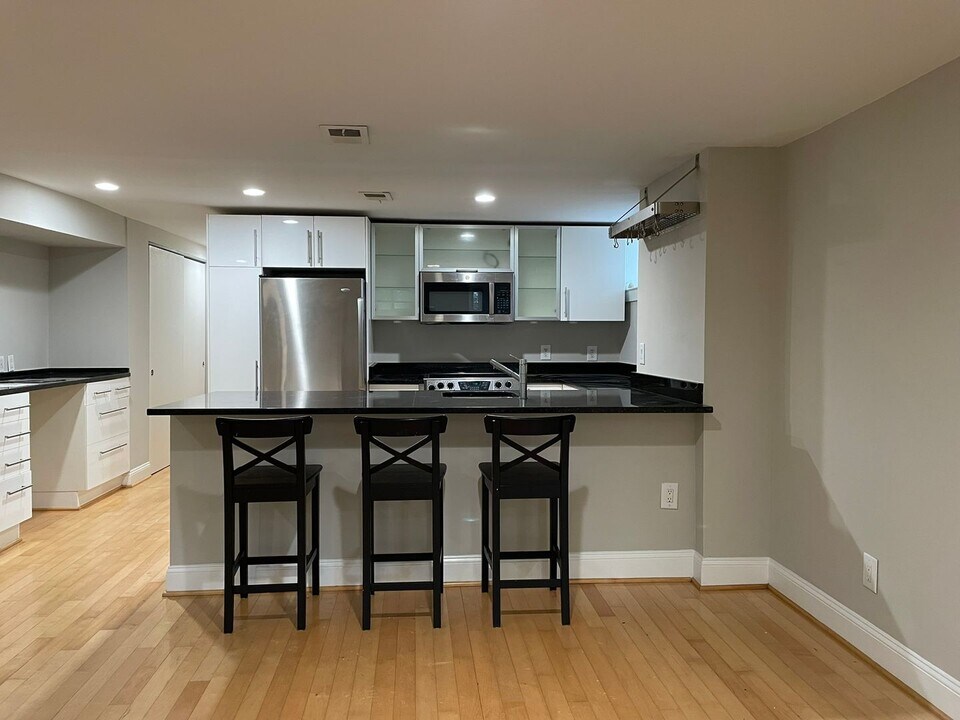 721 E St NE in Washington, DC - Building Photo