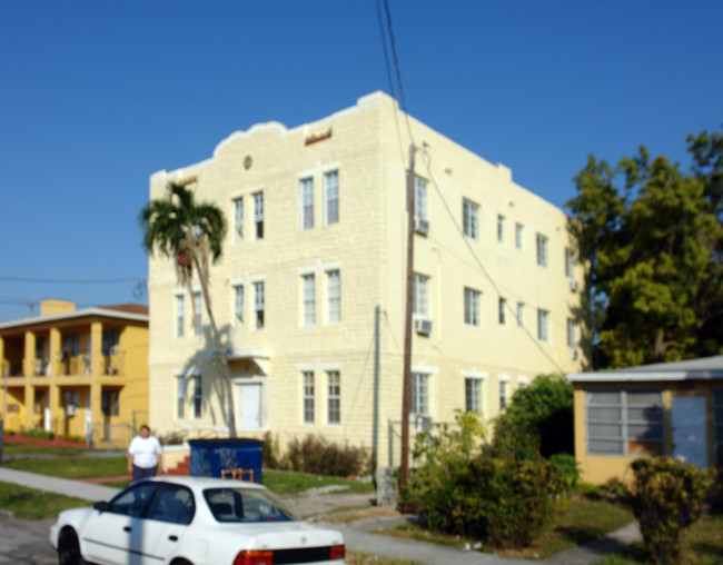 Doce Tribus in Miami, FL - Building Photo - Building Photo