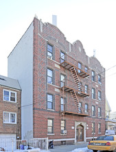 35-15 102nd St in Corona, NY - Foto de edificio - Building Photo