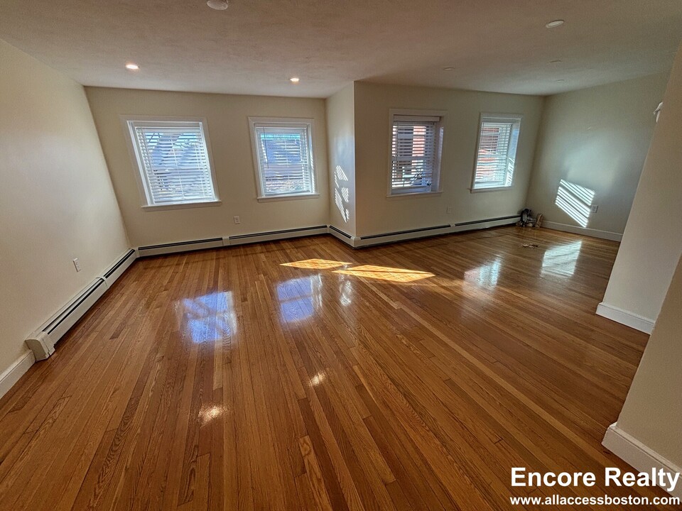 306 Tappan St, Unit 1A in Brookline, MA - Foto de edificio