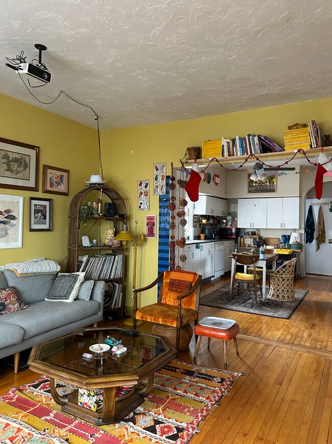 2423 W Cortez St, Unit Coach House