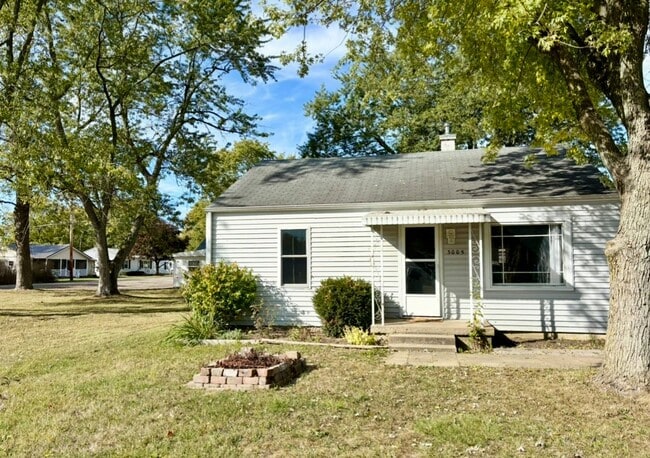 property at 3005 N Pauline Ave