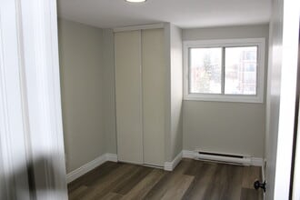 21 Holborn Drive in Kitchener, ON - Building Photo - Building Photo