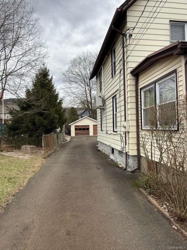 24 Mountain Ave in Hillburn, NY - Building Photo - Building Photo