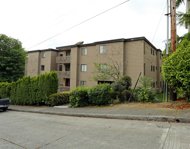 Luke Apartments in Seattle, WA - Building Photo - Building Photo