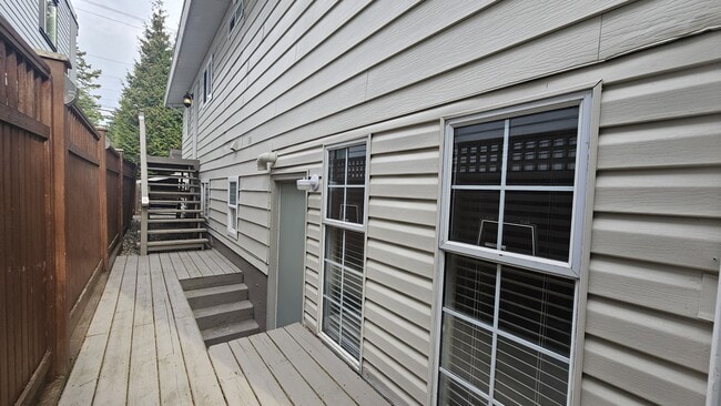 1587 Stayte Rd in White Rock, BC - Building Photo - Building Photo