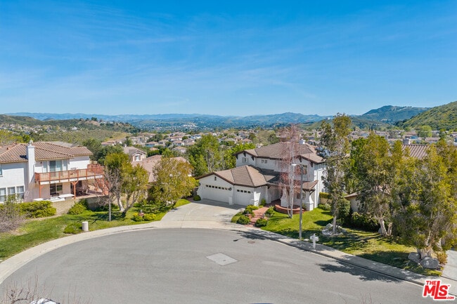 674 Via de Tierra in Thousand Oaks, CA - Foto de edificio - Building Photo