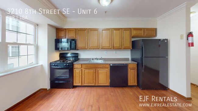 3210 8th St SE in Washington, DC - Building Photo - Building Photo