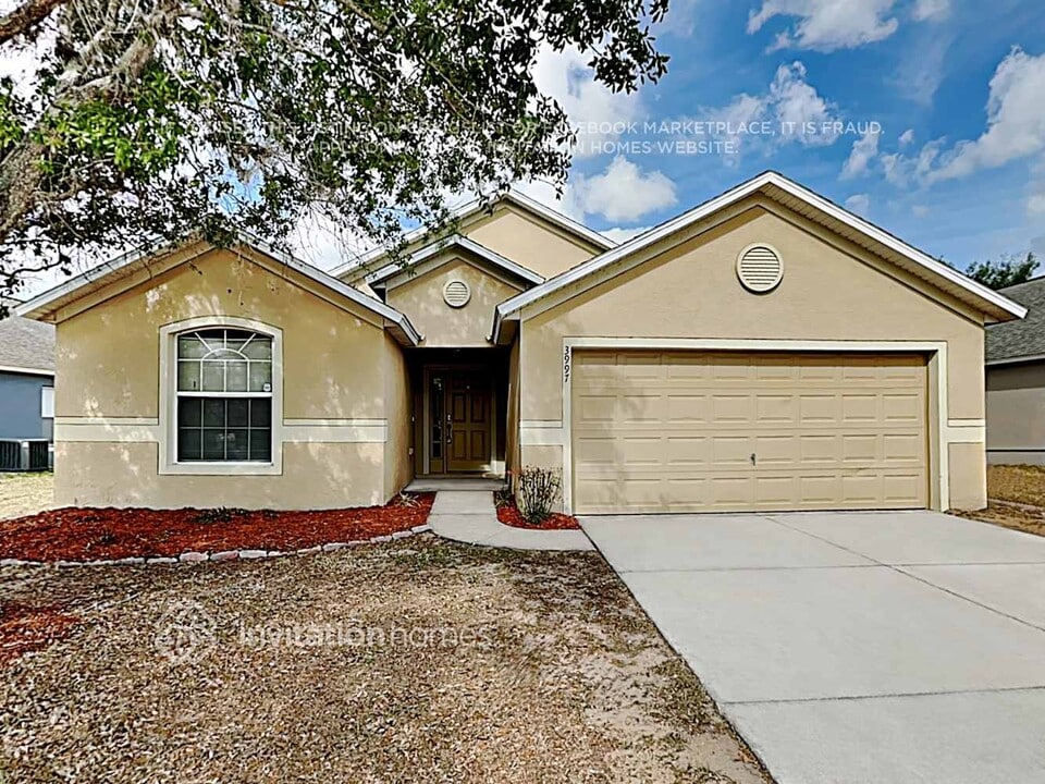3997 Hillingdon Rd in Tavares, FL - Building Photo