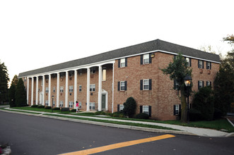 College Arms Apartments in Collegeville, PA - Foto de edificio - Building Photo