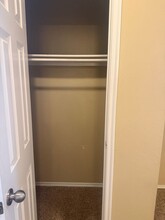 10305 NW 38th Terrace in Yukon, OK - Building Photo - Building Photo