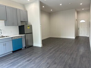 1702 S Hoover St, Unit 201 in Los Angeles, CA - Foto de edificio - Building Photo